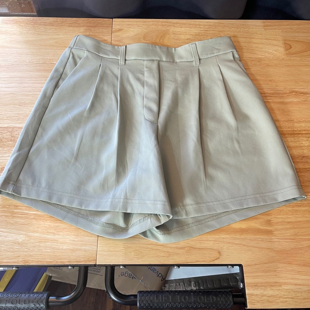 NWT 32 Degrees Cool Women's‎ Green Pull On Pleated Shorts Size Small